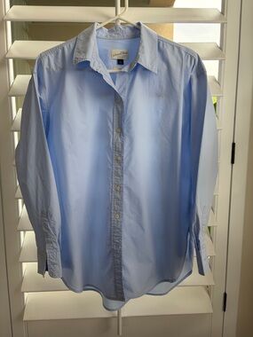 Light Blue Women’s casual lightweight button down